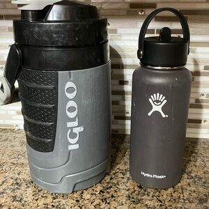 Hydro Flask 32 oz Wide Mouth with 48 Oz Igloo cooler